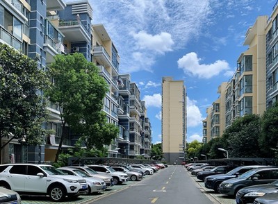 内外结合治理“停车难”,这个小区的“共享车位”模式为何被官方点赞?
