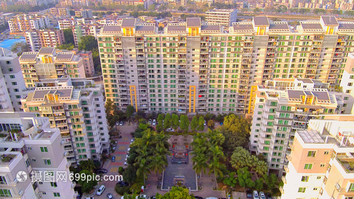 航拍俯瞰小区楼顶建筑风光