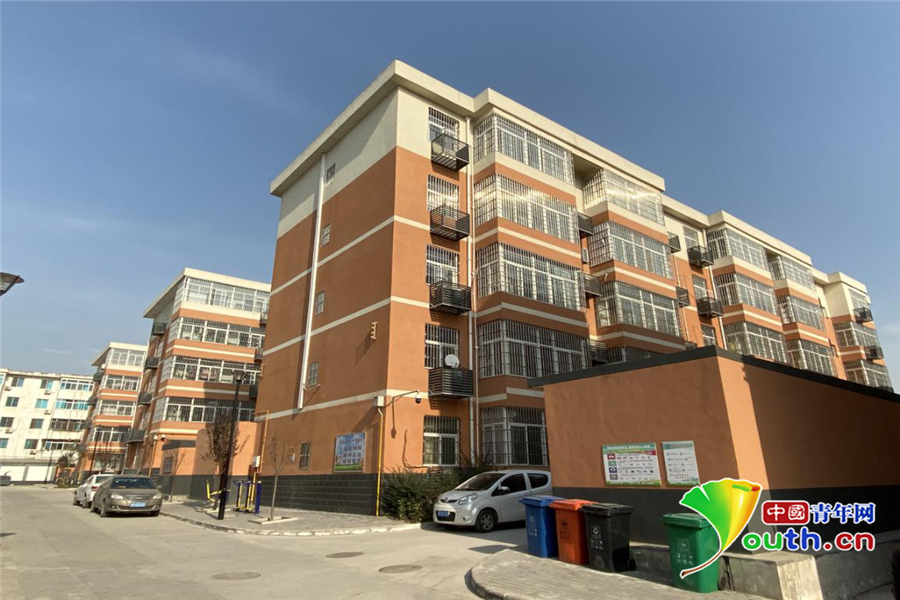 西安高陵老旧小区改造 让居民在“老房子里住出新幸福”